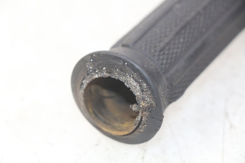 photo de PRZEŁĄCZNIK PRAWY SUZUKI GSX-F GSX  F 1100 (1988 - 1994) - Stan powierzchni