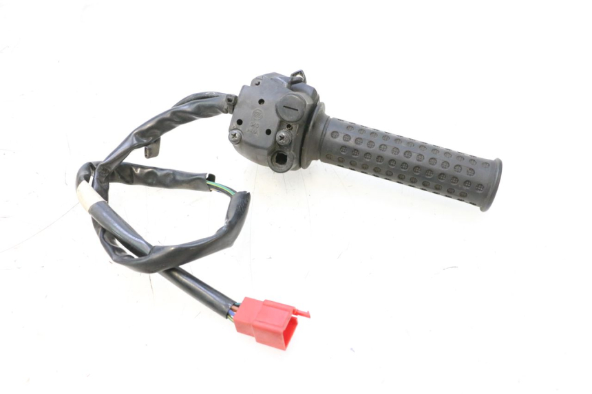 photo de PRZEŁĄCZNIK PRAWY SYM GTS EVO 125 (2009 - 2013) - Zbliżenie techniczne
