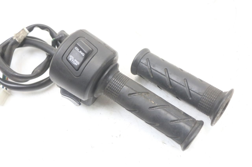 photo de PRZEŁĄCZNIK PRAWY HONDA PCX (JF28) 125 (2009 - 2011) - Zoom stanu zużycia