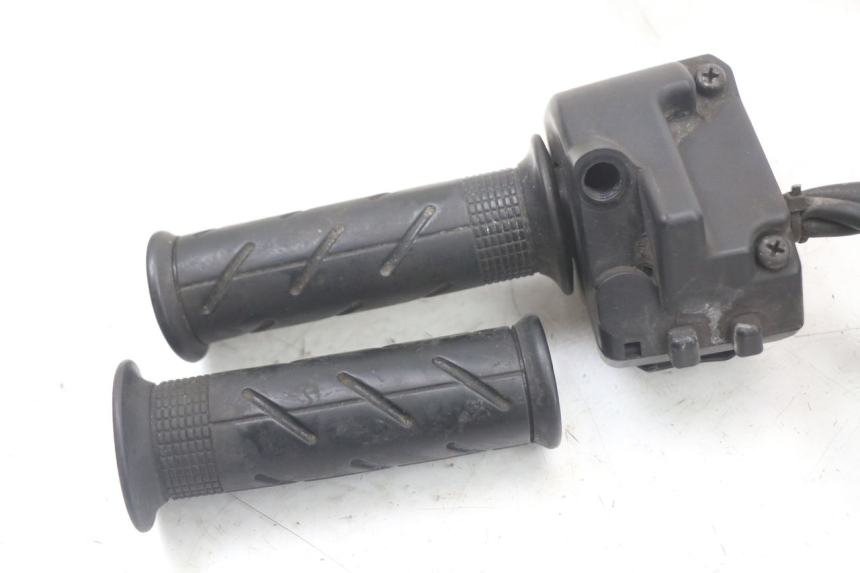 photo de PRZEŁĄCZNIK PRAWY HONDA PCX (JF28) 125 (2009 - 2011) - Zbliżenie techniczne