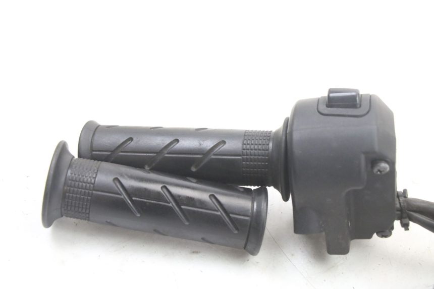 photo de PRZEŁĄCZNIK PRAWY HONDA PCX (JF57/JF64) 125 (2014 - 2018) - Widok ogólny