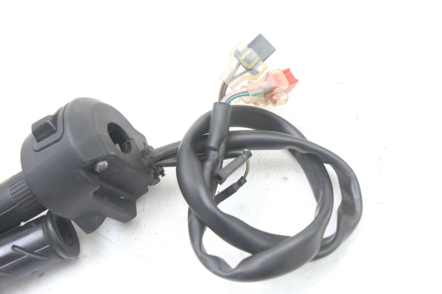 photo de PRZEŁĄCZNIK PRAWY HONDA PCX (JF57/JF64) 125 (2014 - 2018) - Punkty mocowania