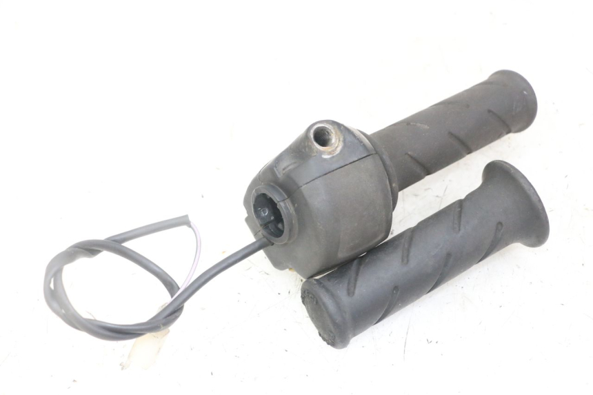 photo de PRZEŁĄCZNIK PRAWY PEUGEOT JET FORCE CARBU 50 (2003 - 2016) - Zoom stanu zużycia