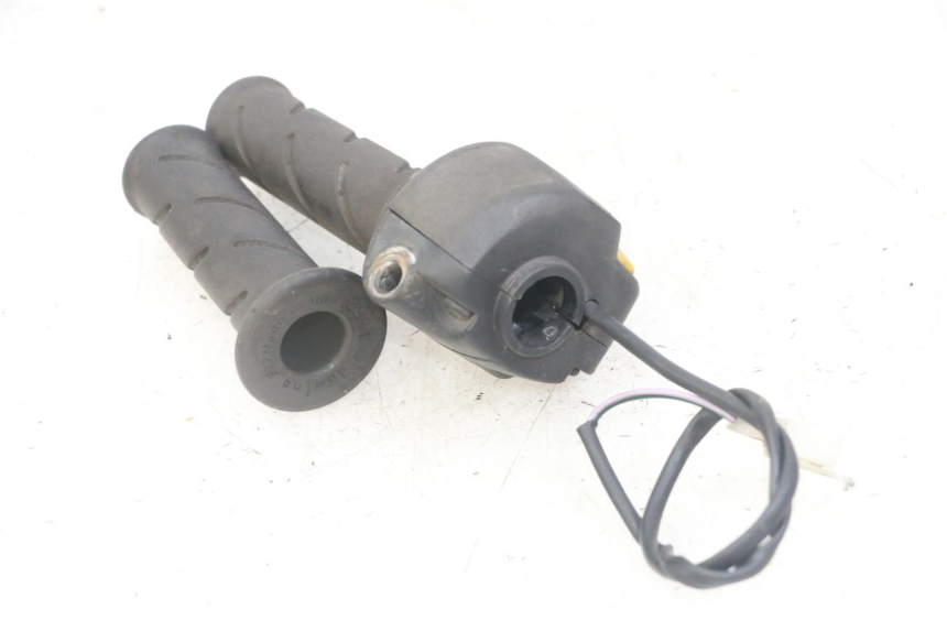 photo de PRZEŁĄCZNIK PRAWY PEUGEOT JET FORCE CARBU 50 (2003 - 2016) - Widok ogólny