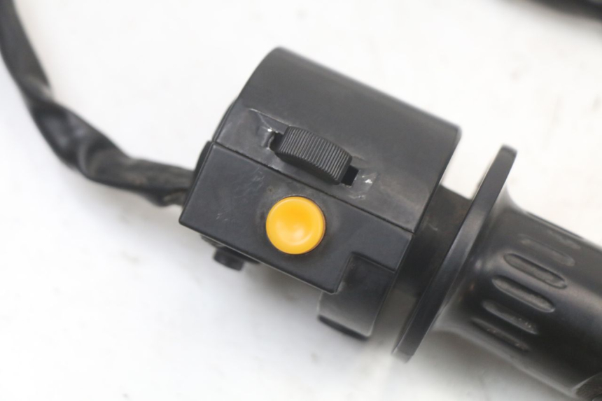 photo de PRZEŁĄCZNIK PRAWY JM MOTORS OLDIES 4T 50 (2010 - 2020) - Zoom stanu zużycia