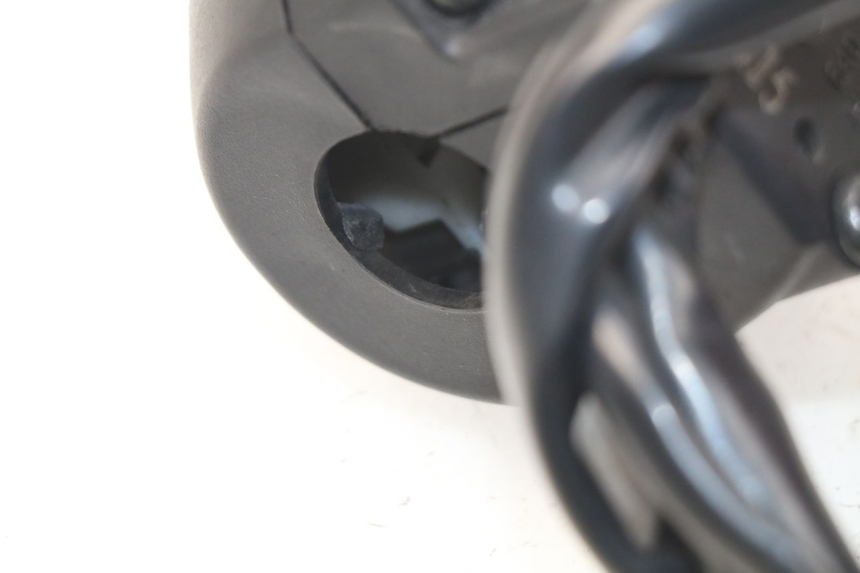 photo de PRZEŁĄCZNIK PRAWY SYM JOYMAX 250 (2013 - 2017) - Szczegół części