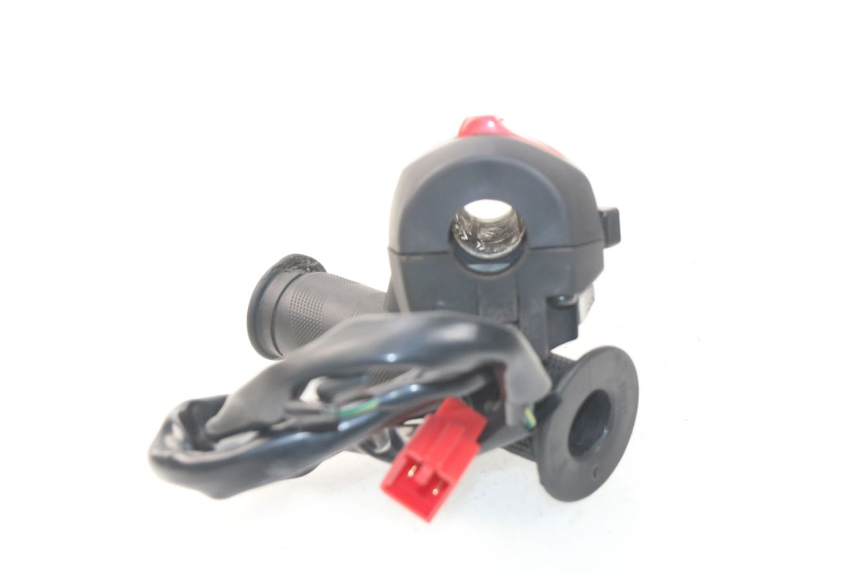 photo de PRZEŁĄCZNIK PRAWY SYM JOYMAX 250 (2013 - 2017) - Zoom stanu zużycia