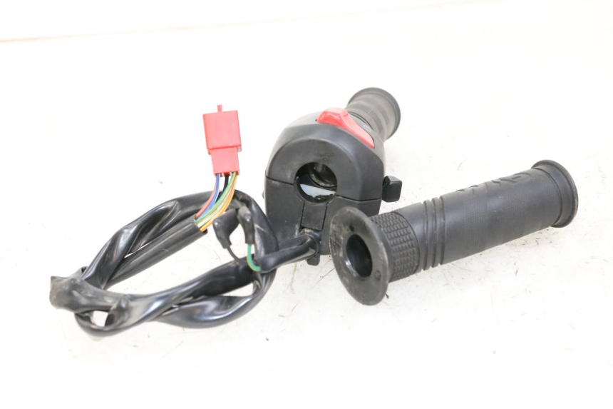 photo de PRZEŁĄCZNIK PRAWY SYM JOYMAX 125 (2010 - 2017) - Szczegół części