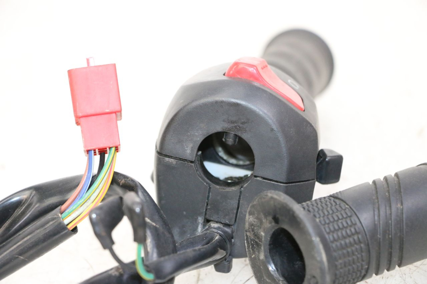 photo de PRZEŁĄCZNIK PRAWY SYM JOYMAX 125 (2010 - 2017) - Zoom stanu zużycia