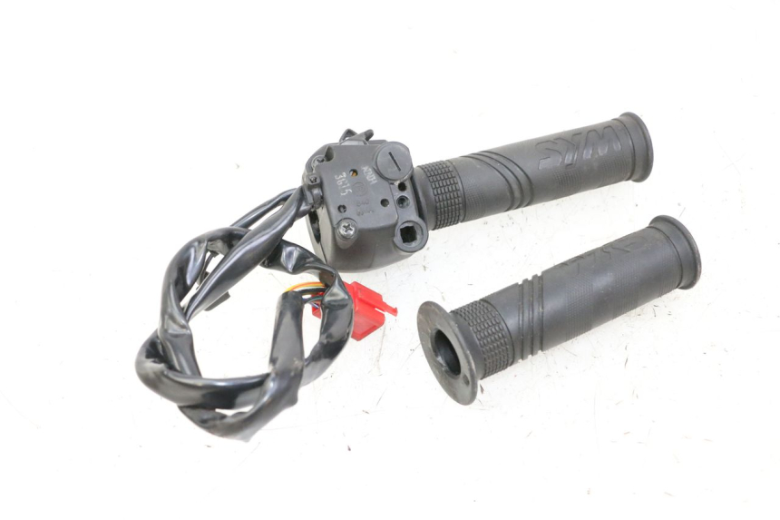 photo de PRZEŁĄCZNIK PRAWY SYM JOYMAX 125 (2010 - 2017) - Inny kąt widzenia