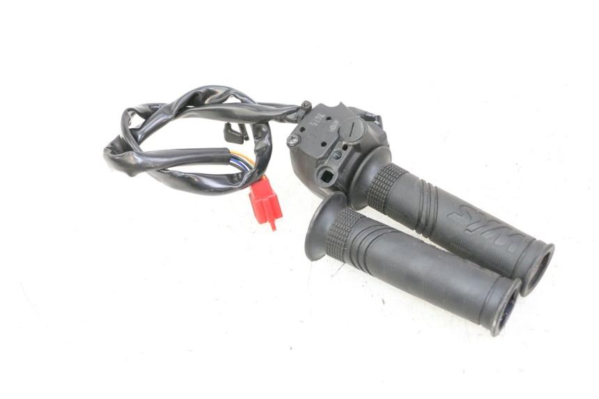 photo de PRZEŁĄCZNIK PRAWY SYM JOYMAX 125 (2010 - 2017) - Zbliżenie techniczne