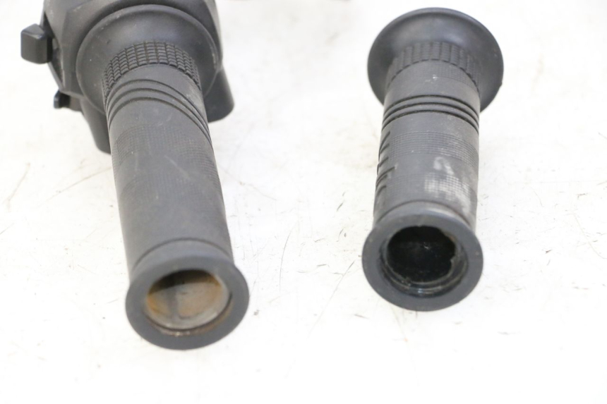 photo de PRZEŁĄCZNIK PRAWY SYM JOYMAX 125 (2010 - 2017) - Stan powierzchni