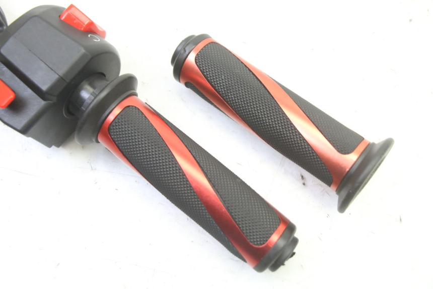 photo de PRZEŁĄCZNIK PRAWY KIDEN KD125-G 125 (2018 - 2022) - Inny kąt widzenia