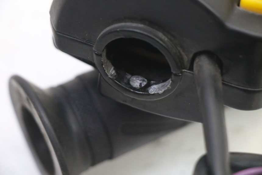 photo de PRZEŁĄCZNIK PRAWY PEUGEOT KISBEE 2T 50 (2010 - 2017) - Zbliżenie techniczne