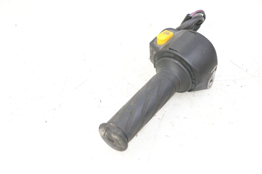 photo de PRZEŁĄCZNIK PRAWY PEUGEOT KISBEE 2T 50 (2010 - 2017) - Zbliżenie techniczne