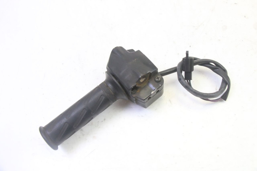 photo de PRZEŁĄCZNIK PRAWY PEUGEOT KISBEE 2T 50 (2010 - 2017) - Zbliżenie techniczne