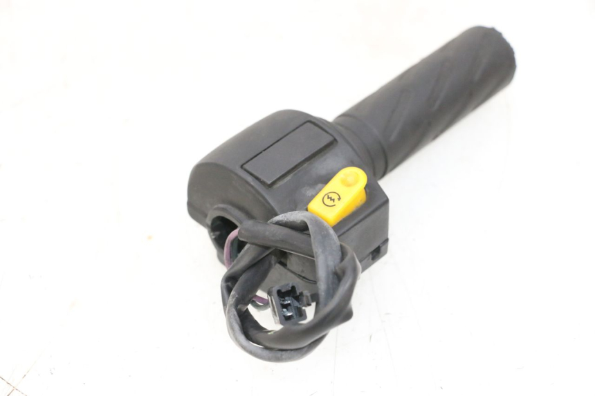 photo de PRZEŁĄCZNIK PRAWY PEUGEOT KISBEE 2T 50 (2010 - 2017) - Szczegół części