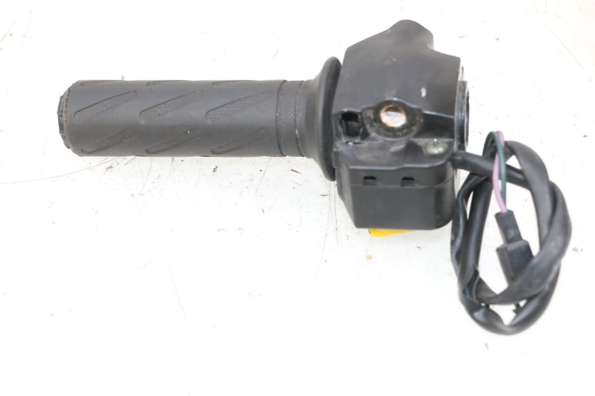 photo de PRZEŁĄCZNIK PRAWY PEUGEOT KISBEE 2T 50 (2010 - 2017) - Zoom stanu zużycia