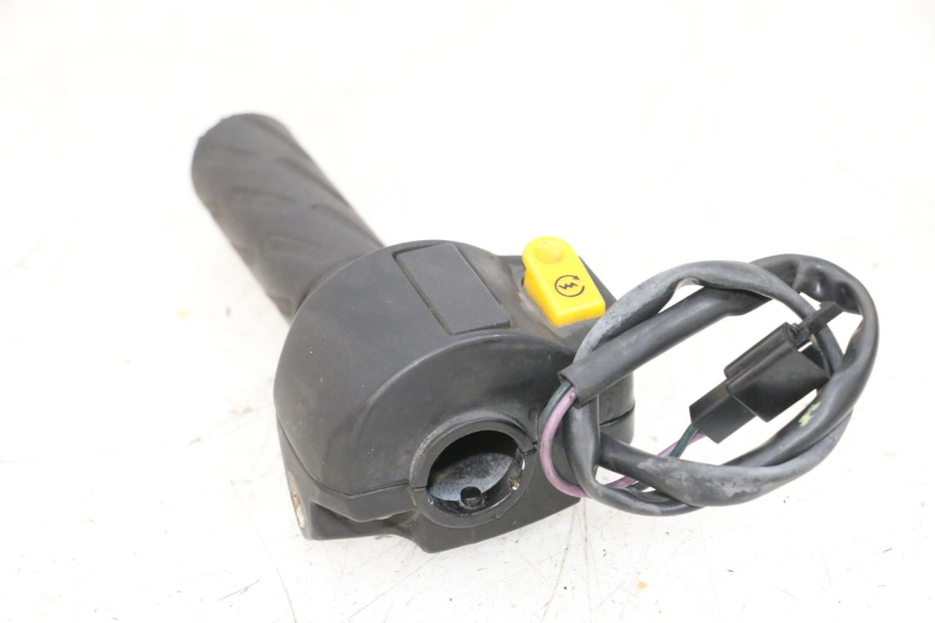 photo de PRZEŁĄCZNIK PRAWY PEUGEOT KISBEE 2T 50 (2010 - 2017) - Inny kąt widzenia