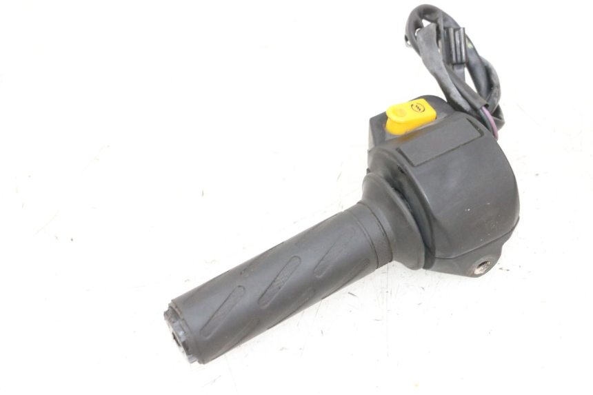 photo de PRZEŁĄCZNIK PRAWY PEUGEOT KISBEE 2T 50 (2010 - 2017) - Zbliżenie techniczne