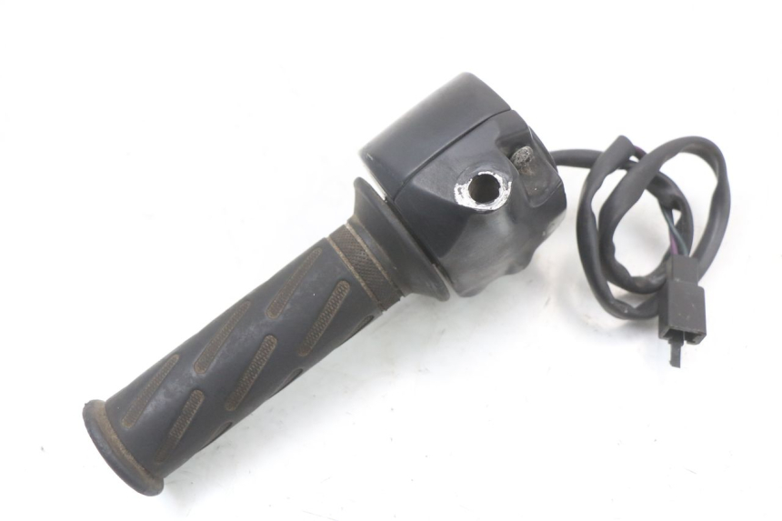 photo de PRZEŁĄCZNIK PRAWY PEUGEOT KISBEE 4T 50 (2010 - 2017) - Zoom stanu zużycia