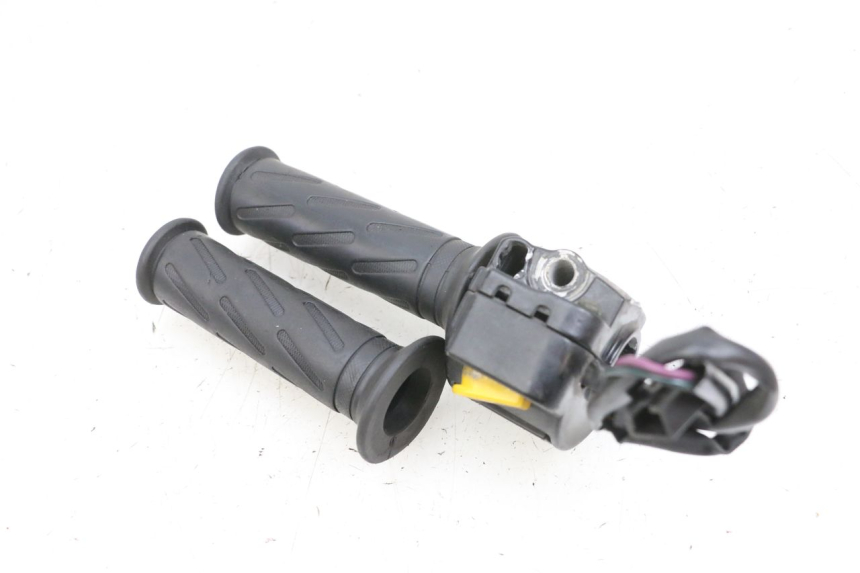 photo de PRZEŁĄCZNIK PRAWY PEUGEOT KISBEE 4T 50 (2010 - 2017) - Szczegół części