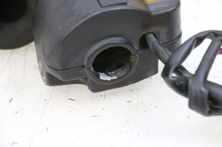 photo de PRZEŁĄCZNIK PRAWY PEUGEOT KISBEE 4T 50 (2010 - 2017) - Zbliżenie techniczne