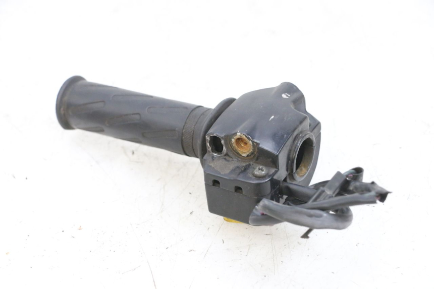 photo de PRZEŁĄCZNIK PRAWY PEUGEOT KISBEE 4T 50 (2010 - 2017) - Zbliżenie techniczne