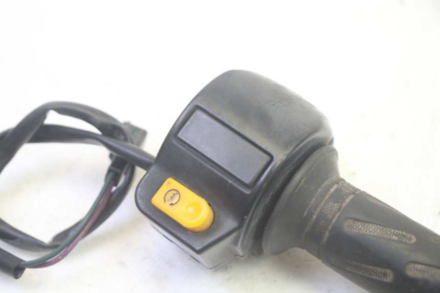 photo de PRZEŁĄCZNIK PRAWY PEUGEOT KISBEE 4T 50 (2010 - 2017) - Szczegół części