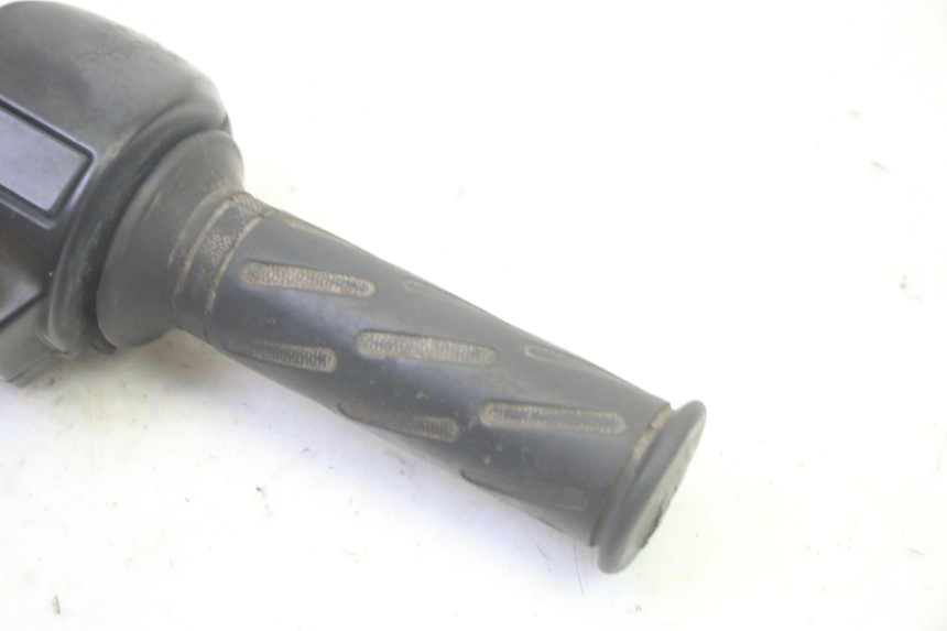 photo de PRZEŁĄCZNIK PRAWY PEUGEOT KISBEE 4T 50 (2010 - 2017) - Zoom stanu zużycia