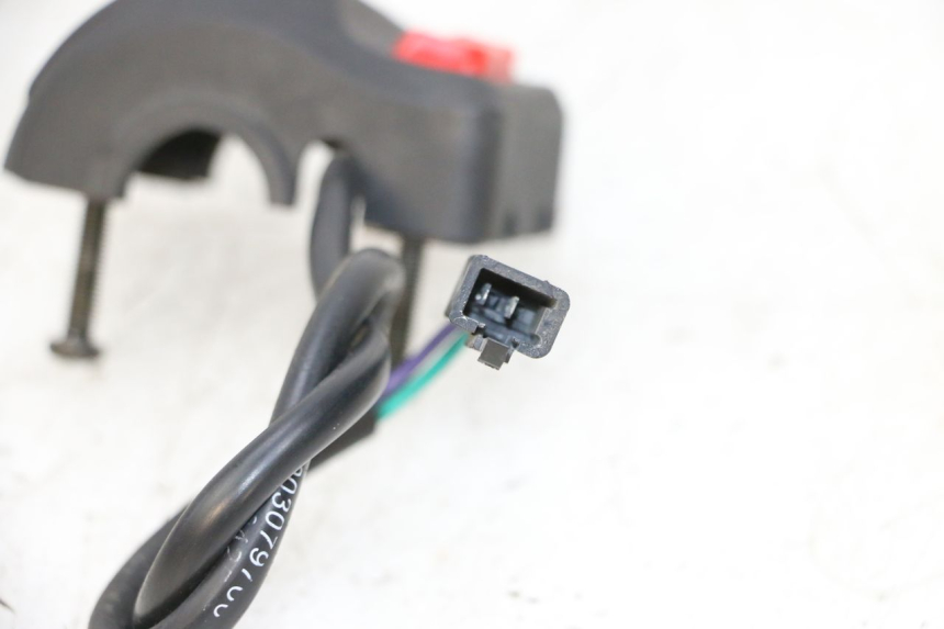 photo de PRZEŁĄCZNIK PRAWY PEUGEOT KISBEE 4T 50 (2010 - 2017) - Zbliżenie techniczne