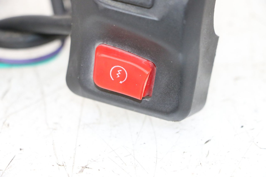 photo de PRZEŁĄCZNIK PRAWY PEUGEOT KISBEE 4T 50 (2010 - 2017) - Punkty mocowania