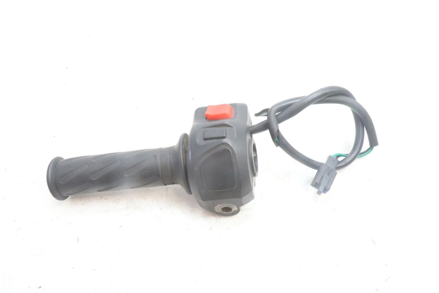 photo de PRZEŁĄCZNIK PRAWY PEUGEOT KISBEE 4T 50 (2010 - 2017) - Zbliżenie techniczne