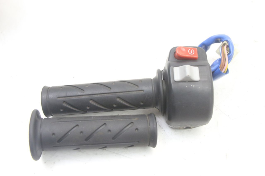 photo de PRZEŁĄCZNIK PRAWY KYMCO PEOPLE S 125 (2000 - 2008) - Zoom stanu zużycia