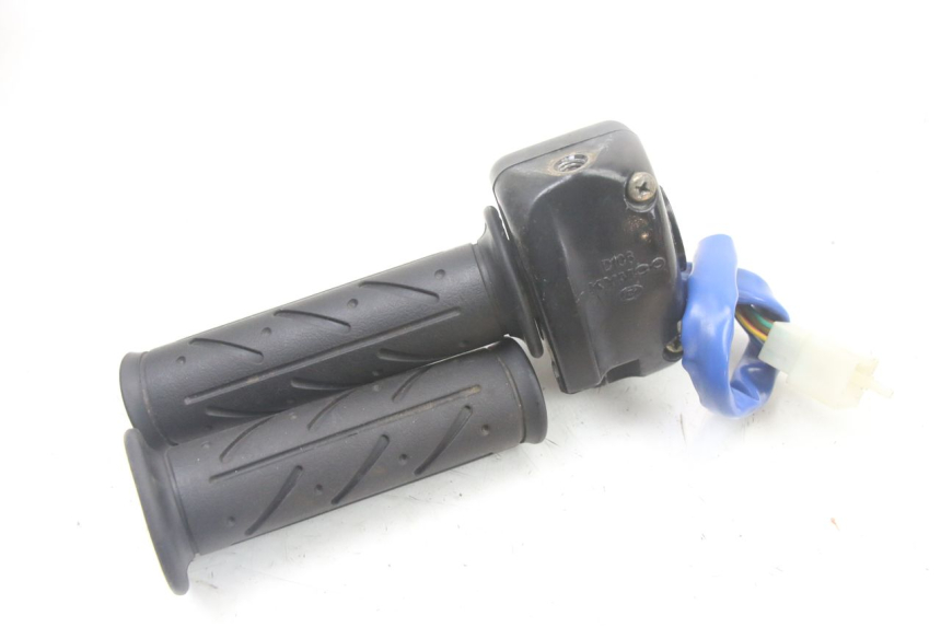 photo de PRZEŁĄCZNIK PRAWY KYMCO PEOPLE S 125 (2000 - 2008) - Inny kąt widzenia