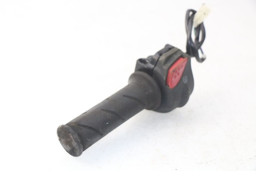 photo de PRZEŁĄCZNIK PRAWY PEUGEOT LUDIX 50 (2008 - 2017) - Szczegół części