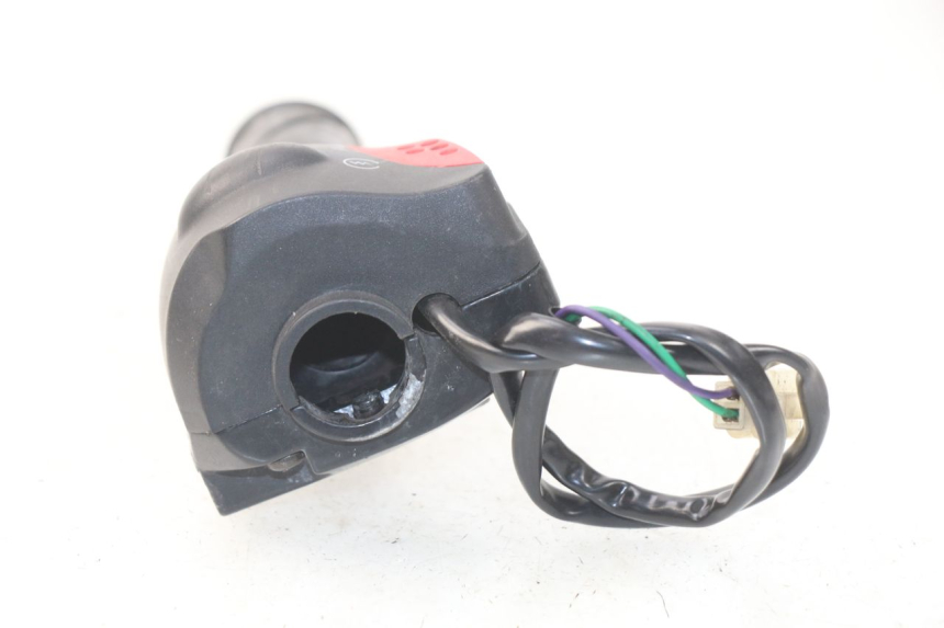 photo de PRZEŁĄCZNIK PRAWY PEUGEOT LUDIX 50 (2008 - 2017) - Zoom stanu zużycia