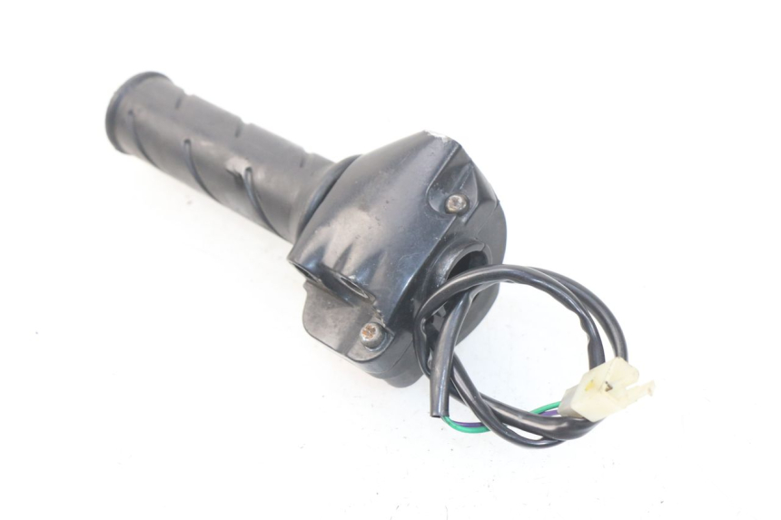 photo de PRZEŁĄCZNIK PRAWY PEUGEOT LUDIX 50 (2008 - 2017) - Zbliżenie techniczne