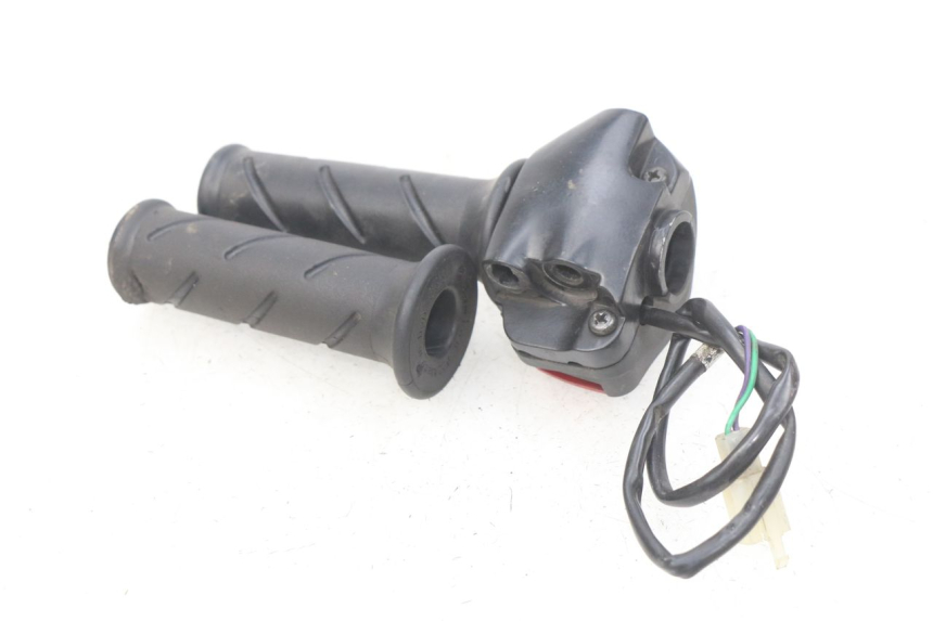 photo de PRZEŁĄCZNIK PRAWY PEUGEOT LUDIX 50 (2008 - 2017) - Zoom stanu zużycia