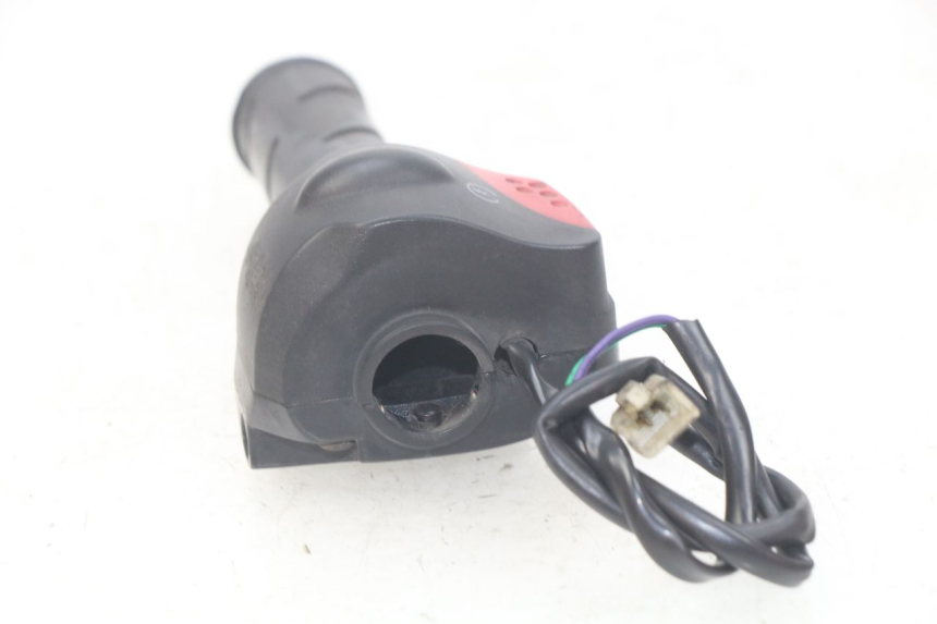 photo de PRZEŁĄCZNIK PRAWY PEUGEOT LUDIX 50 (2008 - 2017) - Inny kąt widzenia