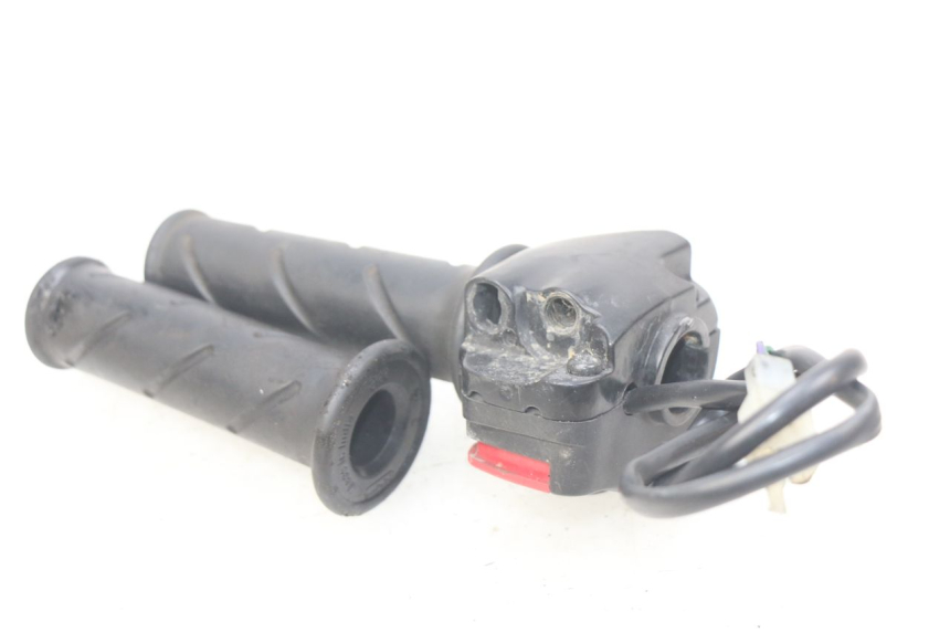 photo de PRZEŁĄCZNIK PRAWY PEUGEOT LUDIX 50 (2008 - 2017) - Zoom stanu zużycia