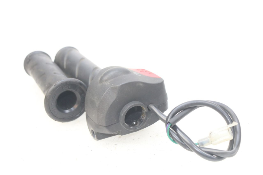 photo de PRZEŁĄCZNIK PRAWY PEUGEOT LUDIX 50 (2008 - 2017) - Inny kąt widzenia