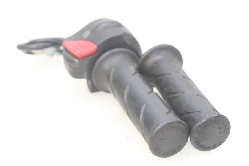 photo de PRZEŁĄCZNIK PRAWY PEUGEOT LUDIX 50 (2008 - 2017) - Zbliżenie techniczne