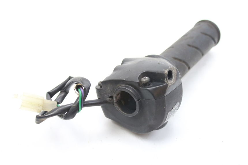 photo de PRZEŁĄCZNIK PRAWY PEUGEOT LUDIX 50 (2008 - 2017) - Zoom stanu zużycia