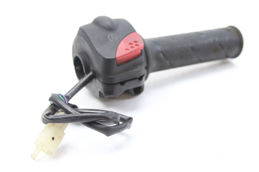 photo de PRZEŁĄCZNIK PRAWY PEUGEOT LUDIX 50 (2008 - 2017) - Zbliżenie techniczne