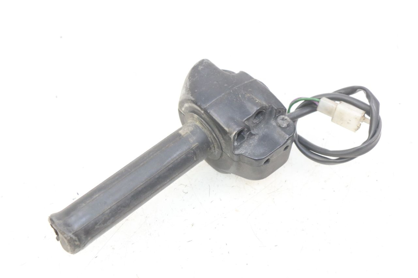 photo de PRZEŁĄCZNIK PRAWY PEUGEOT LUDIX 50 (2005 - 2007) - Zbliżenie techniczne