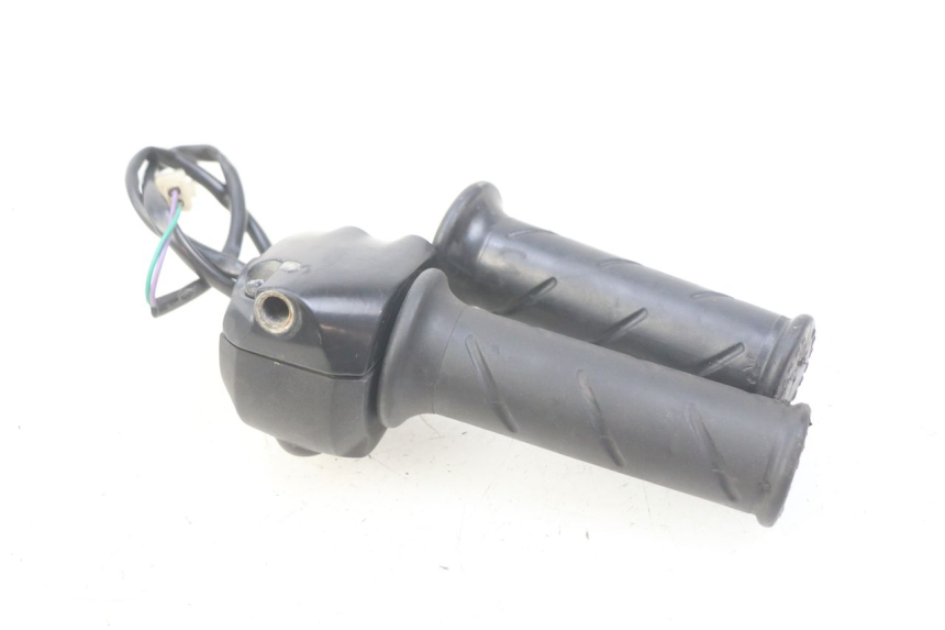 photo de PRZEŁĄCZNIK PRAWY PEUGEOT LUDIX 50 (2008 - 2017) - Szczegół części