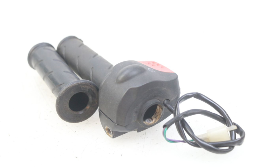 photo de PRZEŁĄCZNIK PRAWY PEUGEOT LUDIX 50 (2008 - 2017) - Inny kąt widzenia