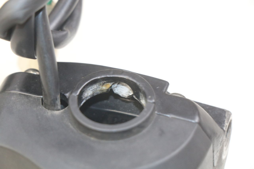 photo de PRZEŁĄCZNIK PRAWY PEUGEOT LUDIX 50 (2008 - 2017) - Zoom stanu zużycia