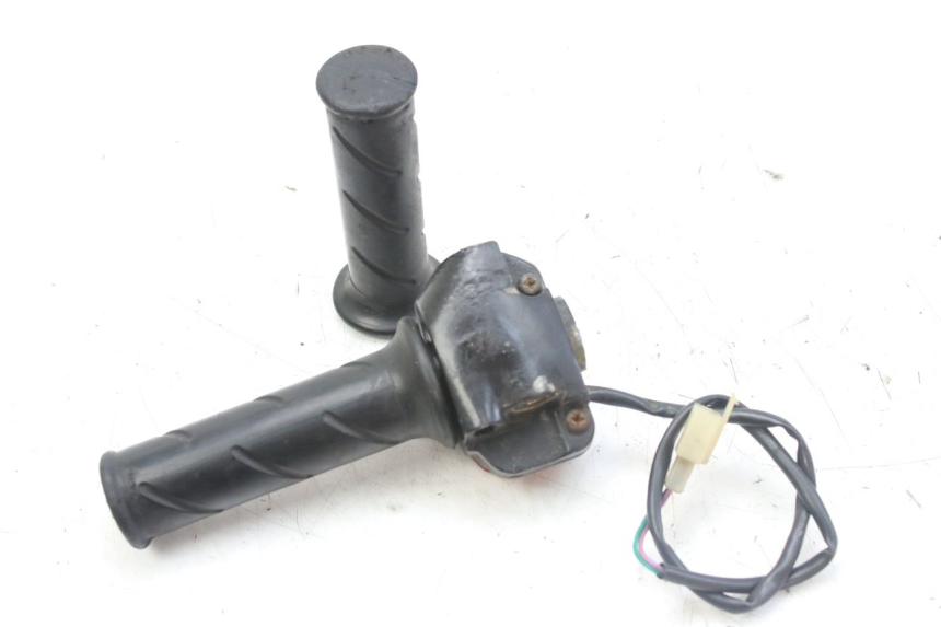 photo de PRZEŁĄCZNIK PRAWY PEUGEOT LUDIX 50 (2008 - 2017) - Szczegół części